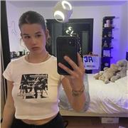 Professeure particulière donne cours de soutien scolaire aux élèves de tout âge